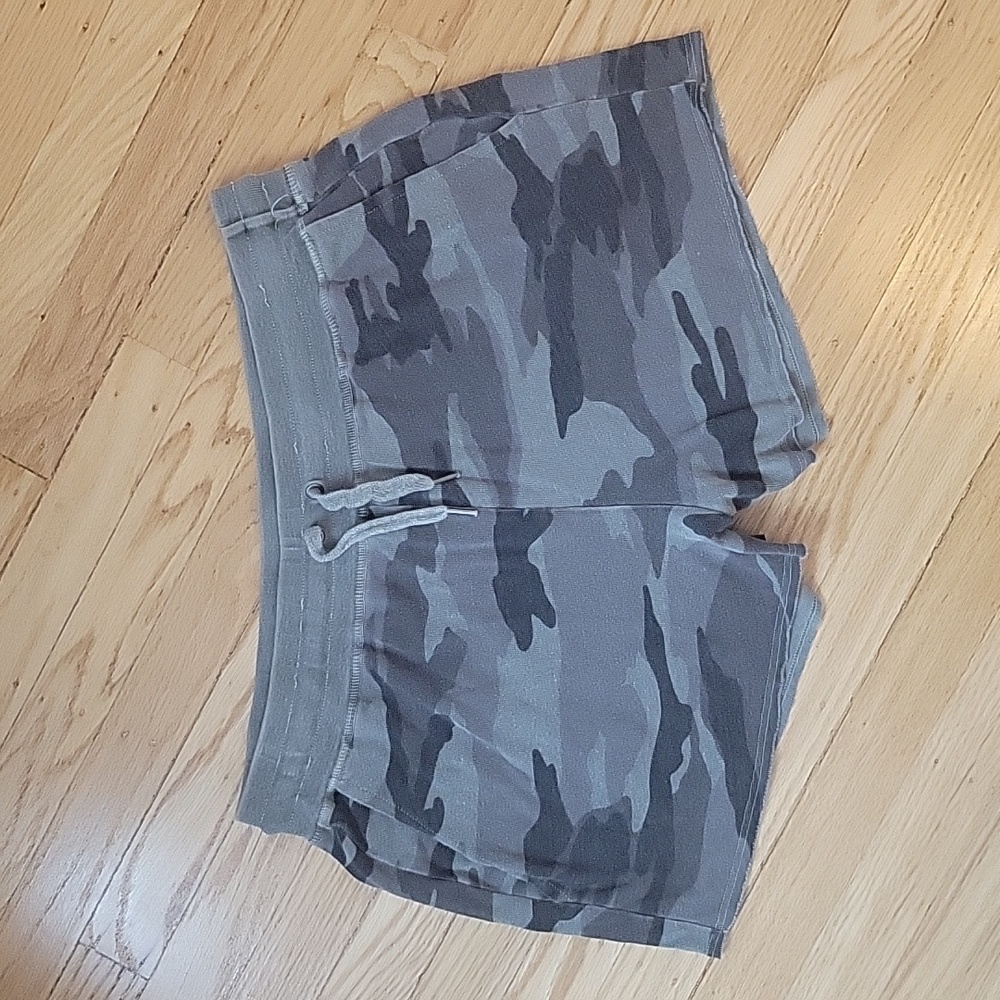 Splendid Camo Lounge Shorts XL